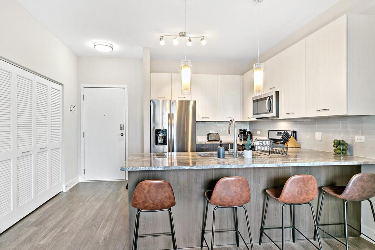 Bright & Comfortable Oakbrook 2Br Apt Free Parking - Ob 1 Appartamento Oakbrook Terrace Esterno foto
