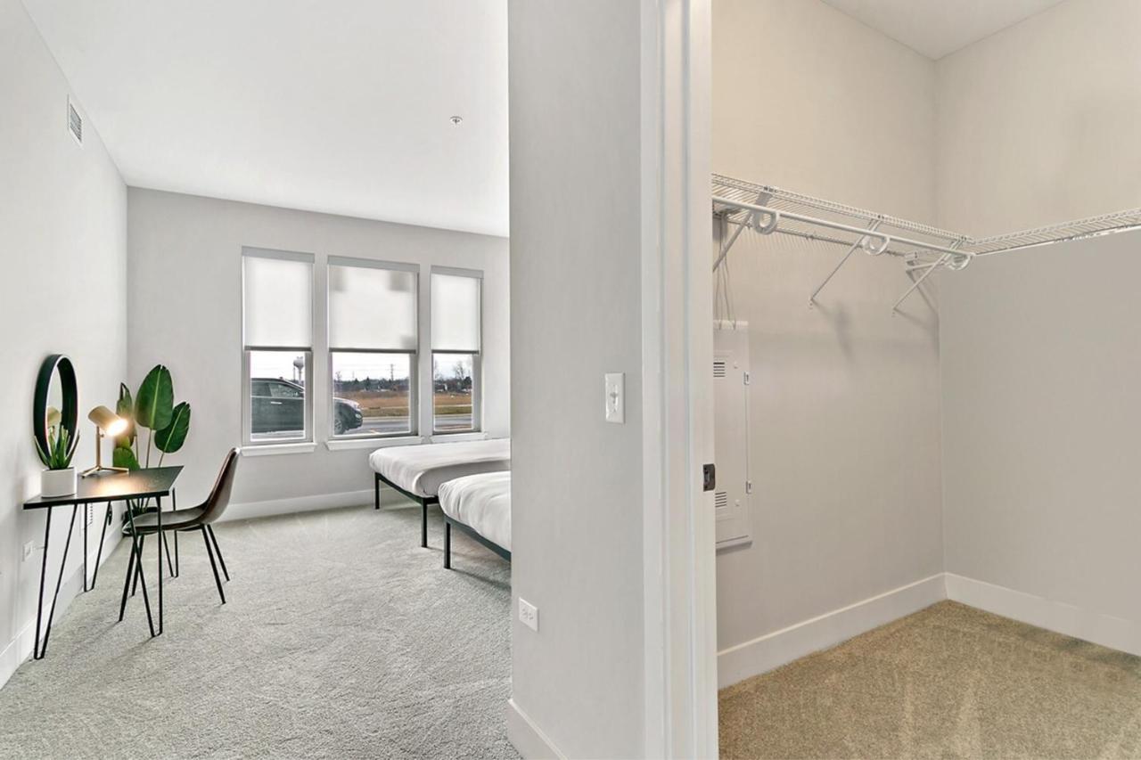 Bright & Comfortable Oakbrook 2Br Apt Free Parking - Ob 1 Appartamento Oakbrook Terrace Esterno foto