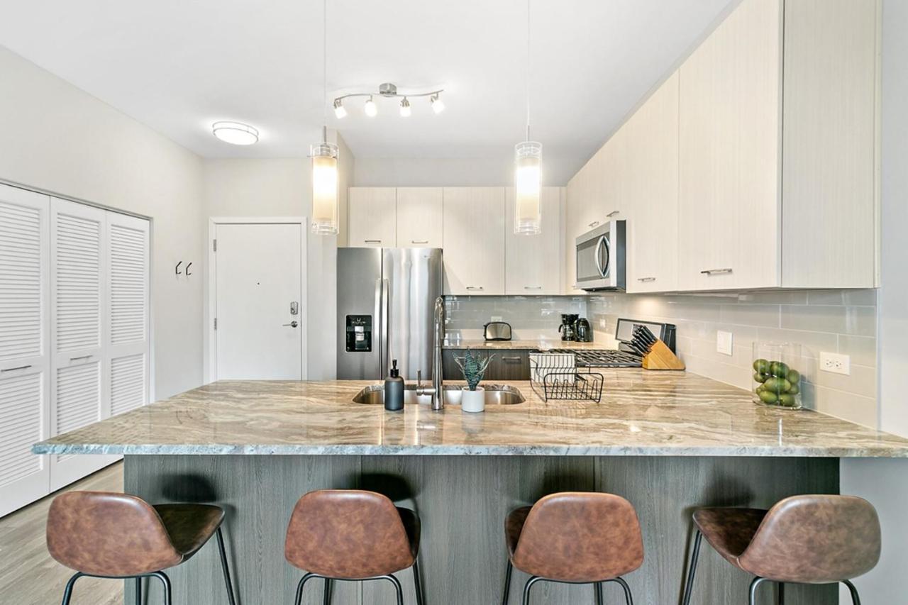 Bright & Comfortable Oakbrook 2Br Apt Free Parking - Ob 1 Appartamento Oakbrook Terrace Esterno foto